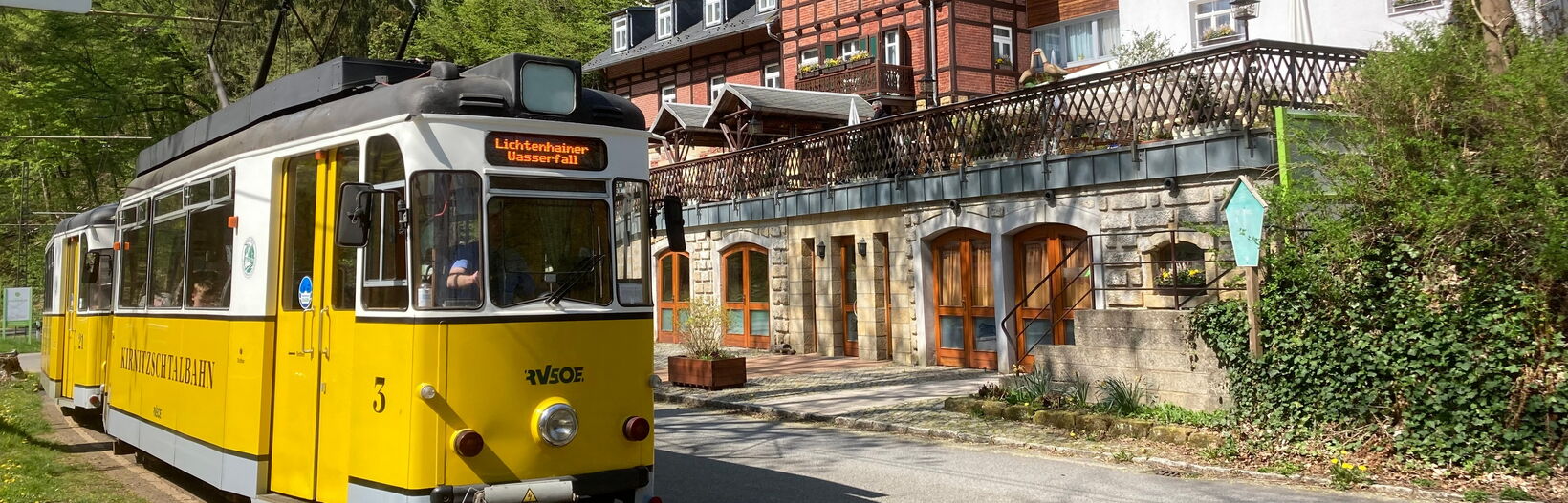 Kirnitzschtalbahn neben dem Forsthaus Kirnitzschtal