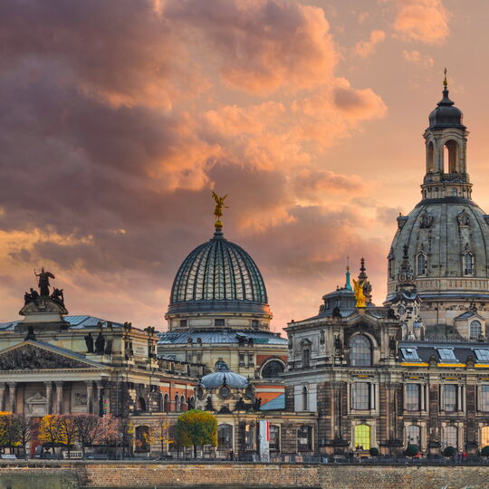 Blick auf die Brühlsche Terrasse und die Frauenkirche Dresden